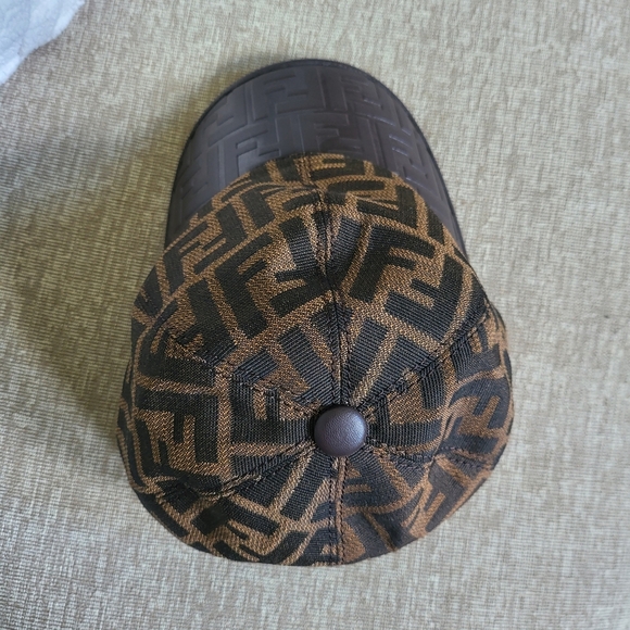 Fendi Brown and Black Cap - Picture 4 of 11